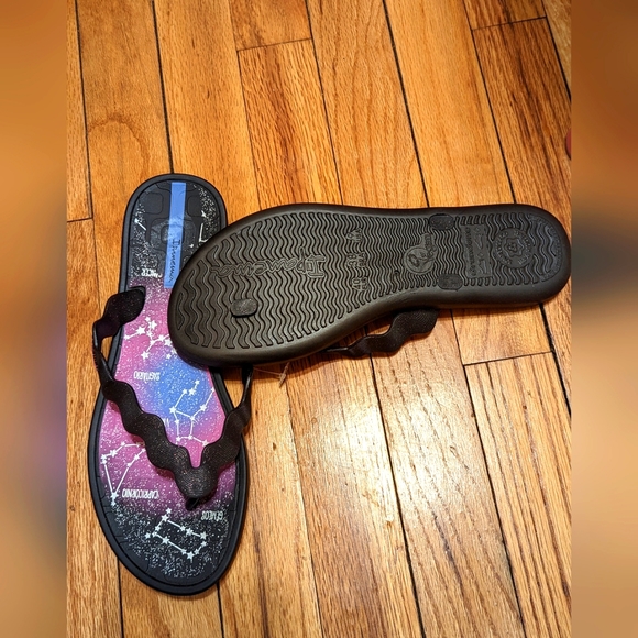 Slippers - Picture 2 of 2